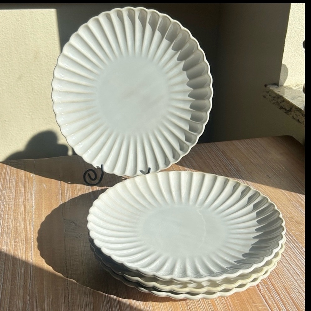 4 The Pioneer Woman Collette Stoneware Scalloped Edge Dinner Plates - Picture 3 of 12